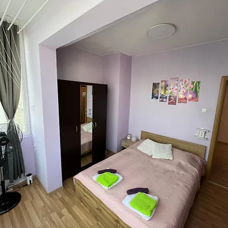 Lovely Center 1bd, 1bt Apartman